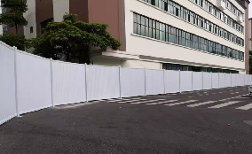 旭東施工圍擋廠家-PVC圍擋在安過程中有哪些特點(diǎn)？