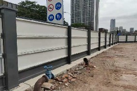 旭東圍擋廠家-彩鋼圍擋板有什么優(yōu)勢？