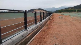 圍擋廠(chǎng)家-鋼結(jié)構(gòu)圍擋c4款助力深汕工地建設(shè)發(fā)展