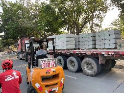 建筑工地的圍擋用的是什么材質(zhì)的材料??？