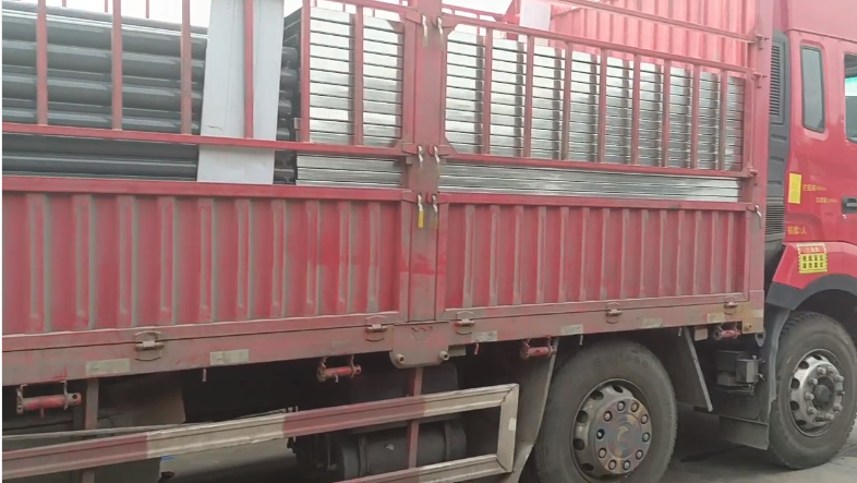 鋼結(jié)構(gòu)裝配式圍擋：快速送達(dá)、環(huán)?；厥?，助力工地高效施工