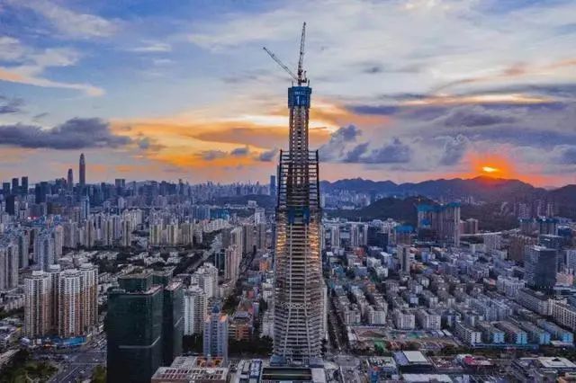 旭東圍擋廠(chǎng)家祝賀，深圳又一高樓388米 順利封頂 ！