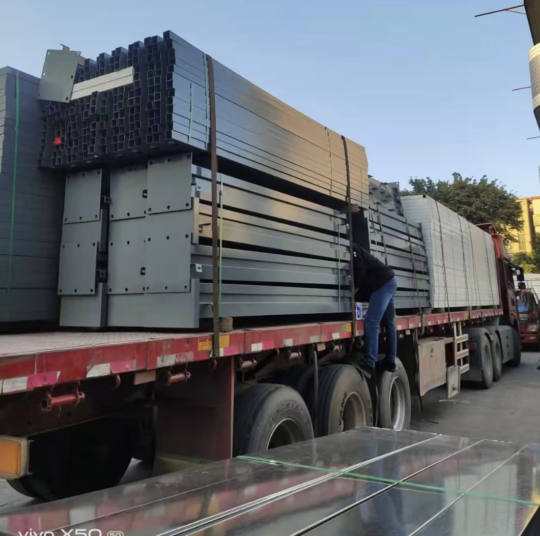 深圳抗疫刻不容緩，旭東鋼構(gòu)-鋼結(jié)構(gòu)a款圍擋持續(xù)發(fā)貨中